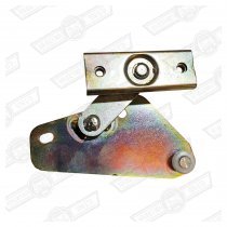 PLATE-REGULATOR MOUNTING-RH-ROVER CABRIOLET